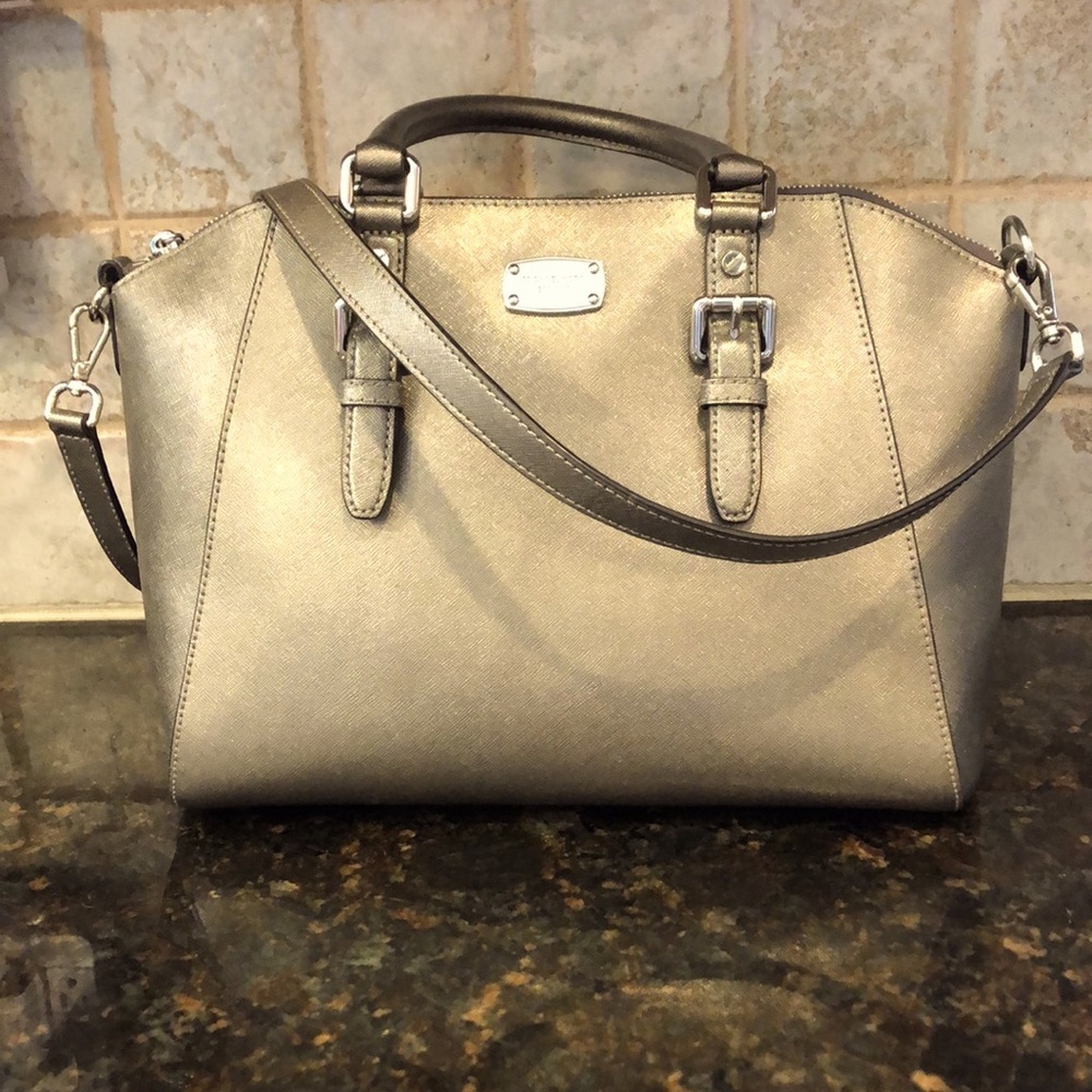 Michael Kors large dome satchel handbag Excellent condition. Pearl grey leather